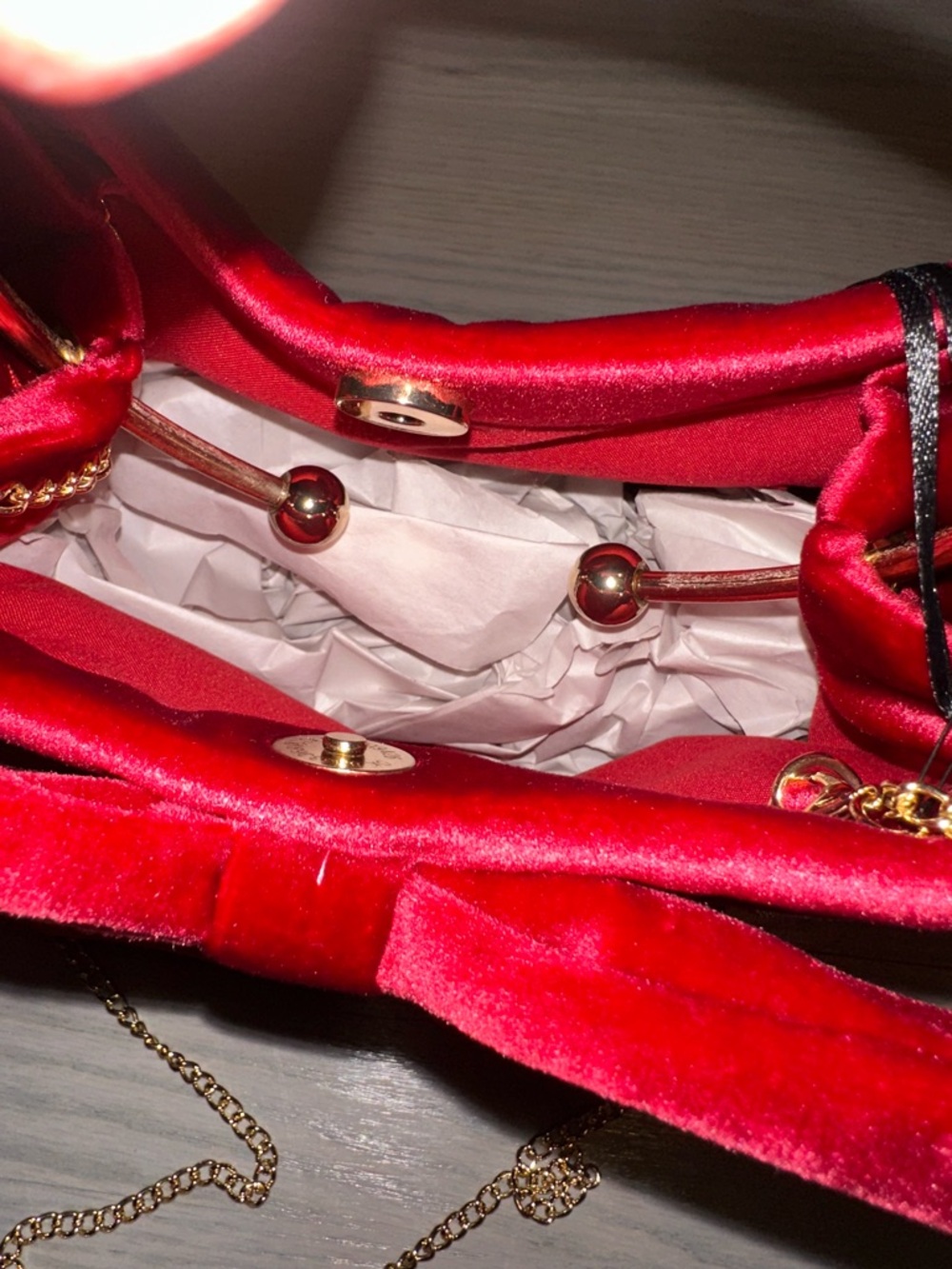 House of Harlow 1960 Red Velvet Bow Mini Bag with Gold Chain - Picture 6 of 8
